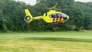 Gelber Hubschrauber hebt ab.